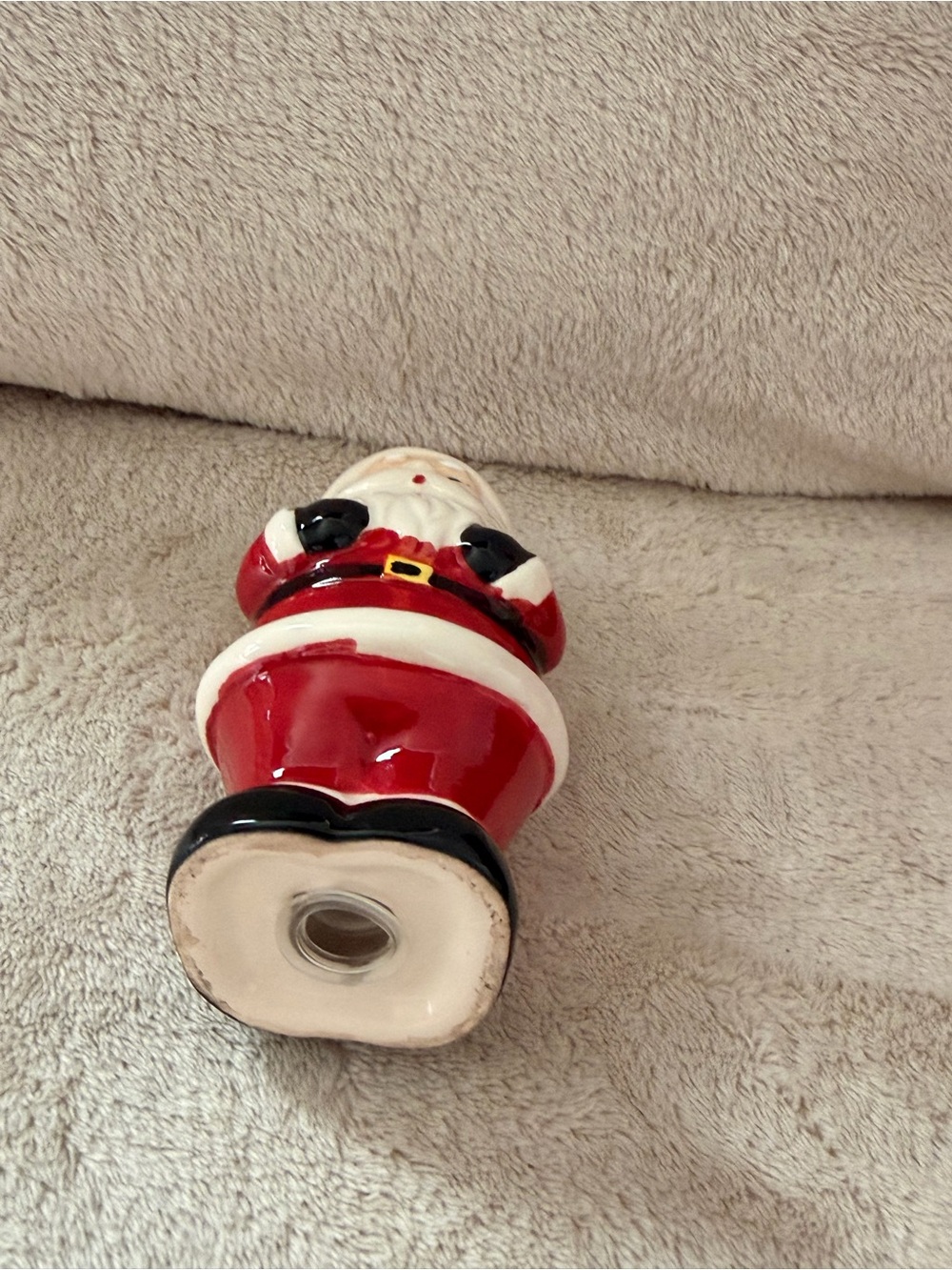Vintage Santa And Mrs. Claus Salt & Pepper Shakers Kissing Winking - Picture 5 of 12